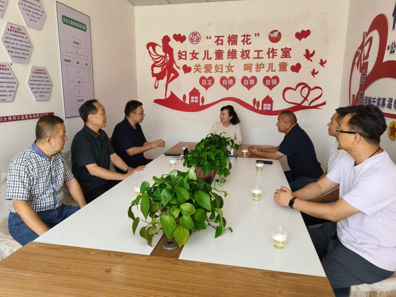 副关长李清华赴喀什市荒地乡慰问总关驻村工作队