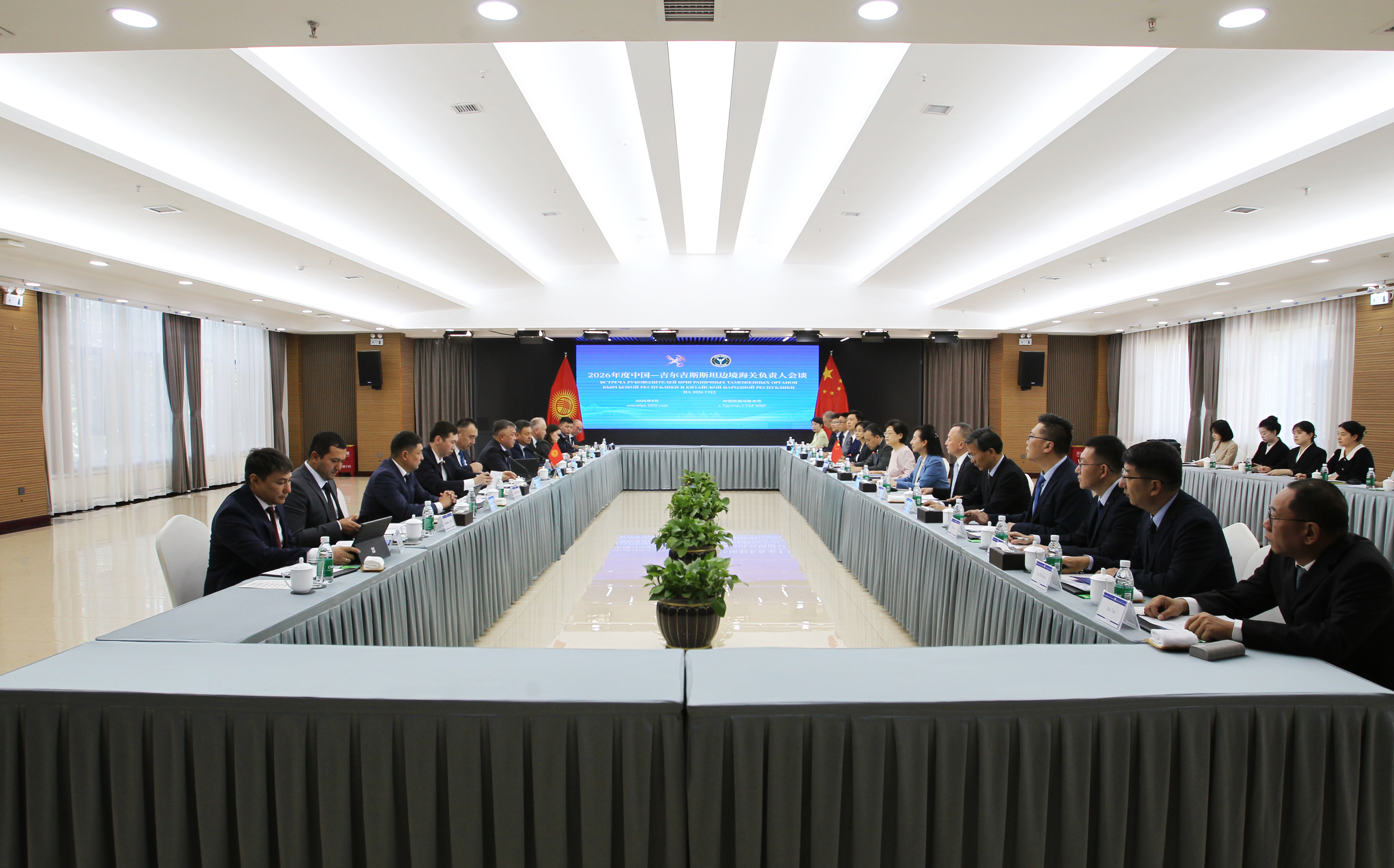2026年度中吉边境海关负责人会谈在乌鲁木齐举行